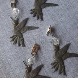PESA MANTEL COLIBRI  EN COLOR PLATA O BRONCE